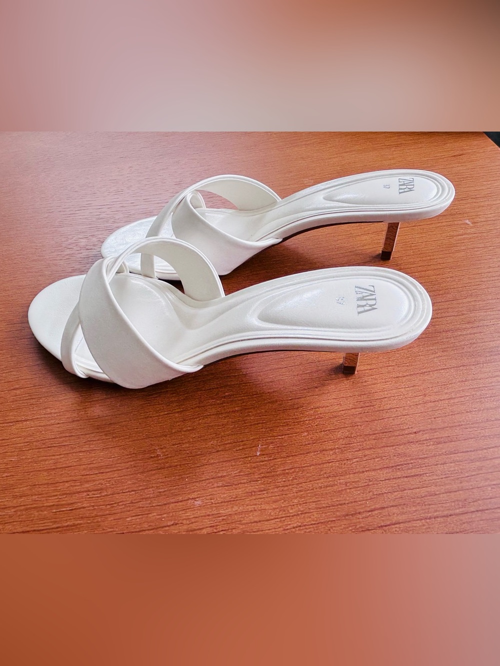 Zara white Twisted Strap Mid Kitten Heel Mules/sandals. Like New